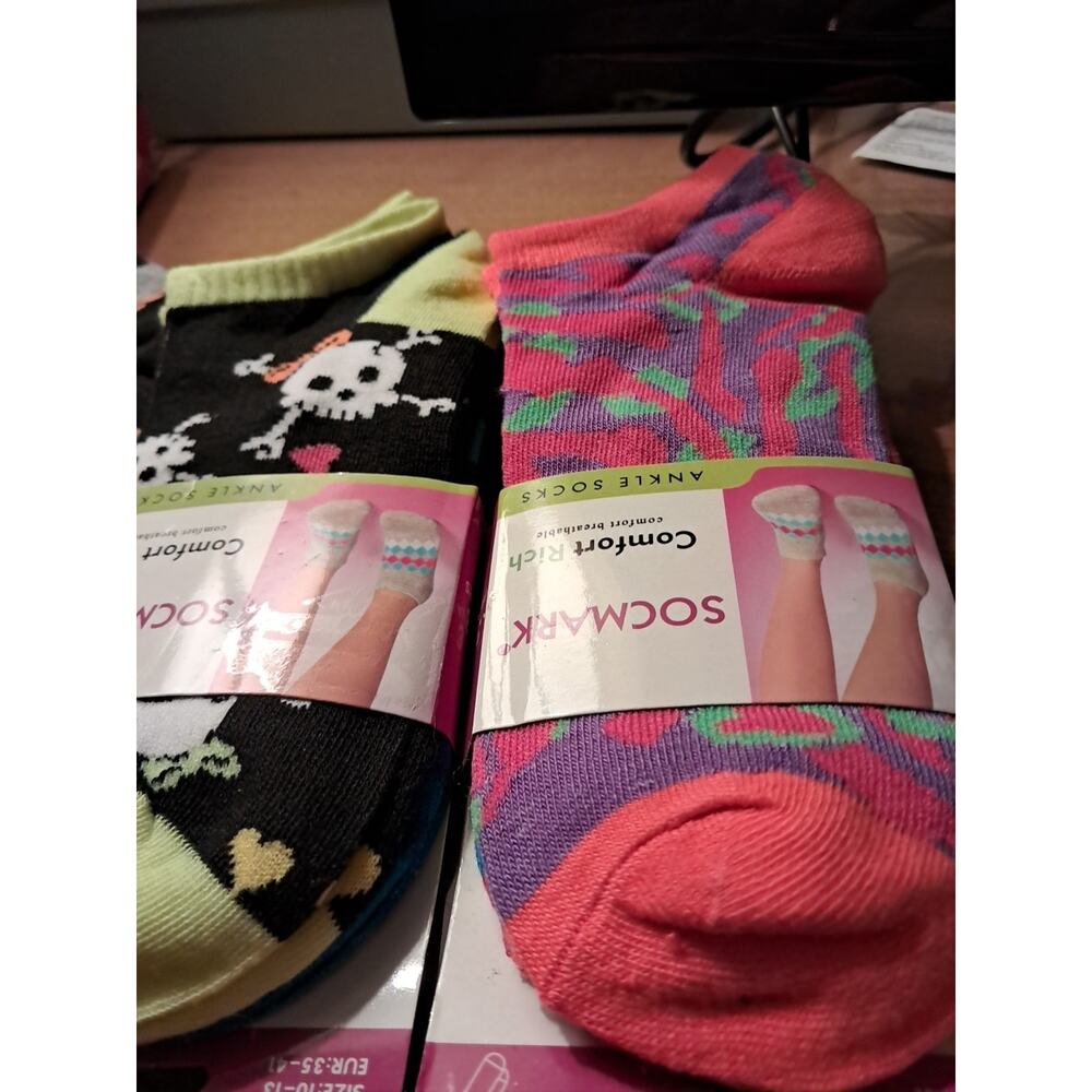 Socmark 3 Packs Of 3 Pairs Of Socks All Different Colors